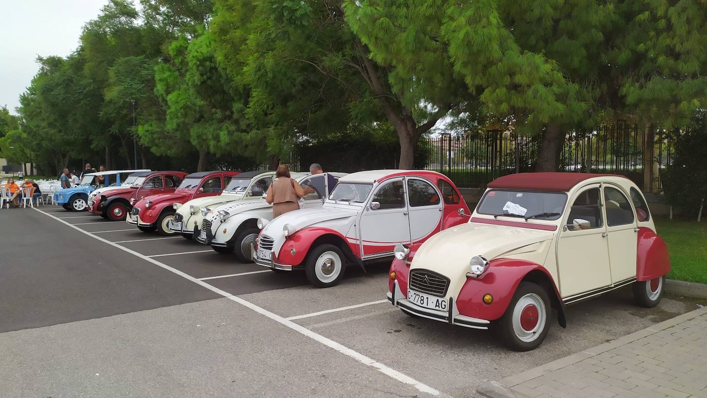 El Club Citroën 2 CV celebró su 75 aniversario en Valencia