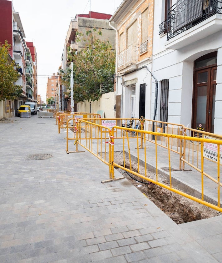 Imagen secundaria 2 - Obras de reurbanización, con la creación de viales de coexistencia, entre Vidal de Canelles y Francisco Eiximenis, en el Cabanyal.