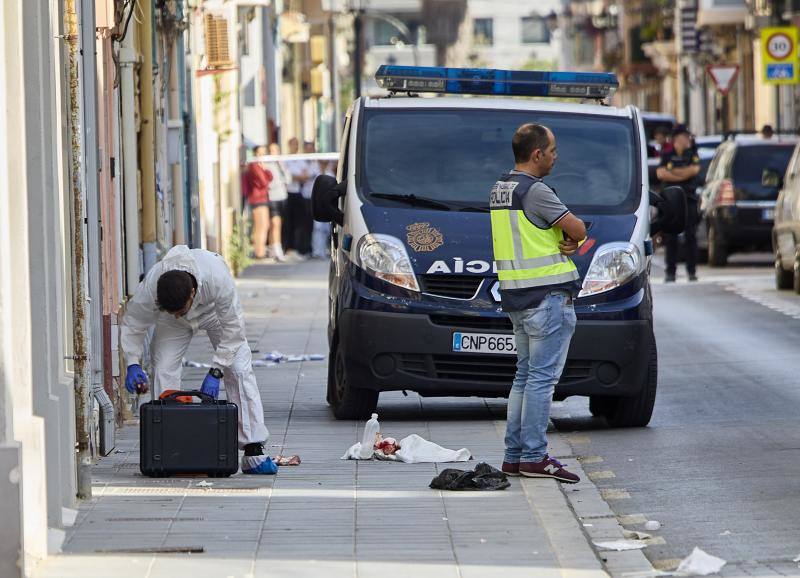 Fotos | Tiroteo en Valencia: un hombre se atrinchera tras disparar a otro en el Cabanyal