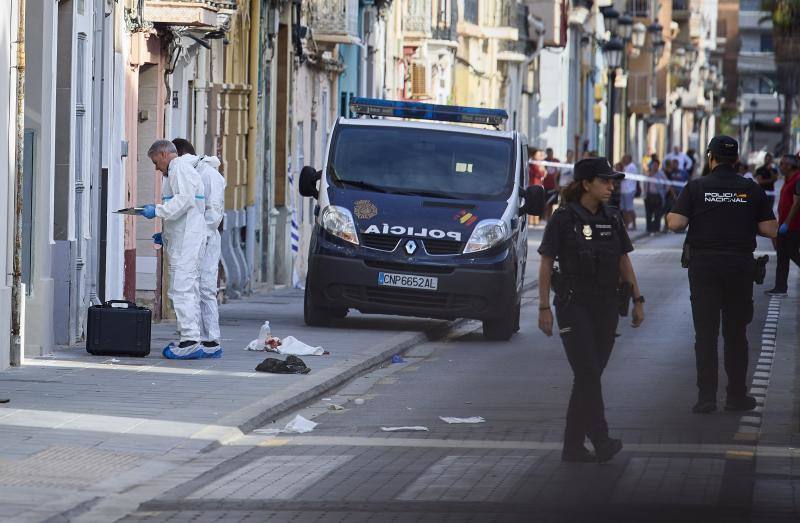 Fotos | Tiroteo en Valencia: un hombre se atrinchera tras disparar a otro en el Cabanyal