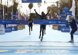 La meta de la Media Maratón de Valencia 2023.