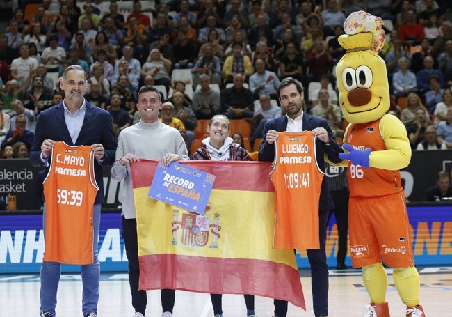 Carlos Mayo y Laura Luengo reciben el homenaje de la Fonteta.