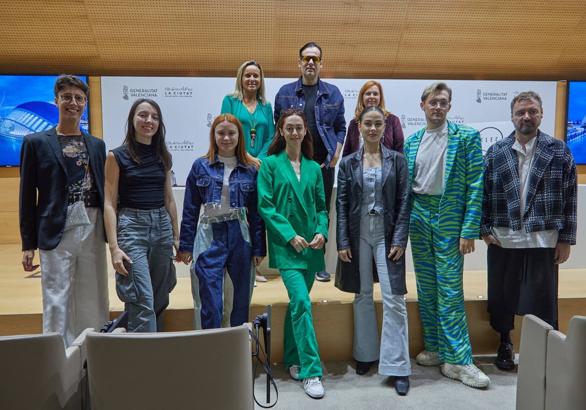 Los responsables del Clec Fashion Festival y algunos de los diseñadores que participarán en esta cuarta edición del certamen.