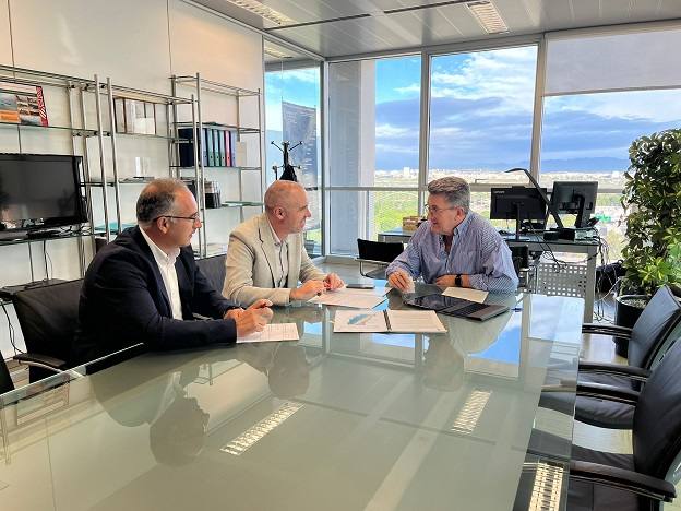 El primer edil se ha reunido con el director general de Costas de la Generalitat Valenciana, Vicente Martínez Mus, que se ha comprometido a interceder ante Madrid