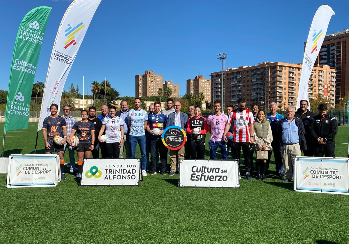 Foto de Familia durante la presentación del programa.