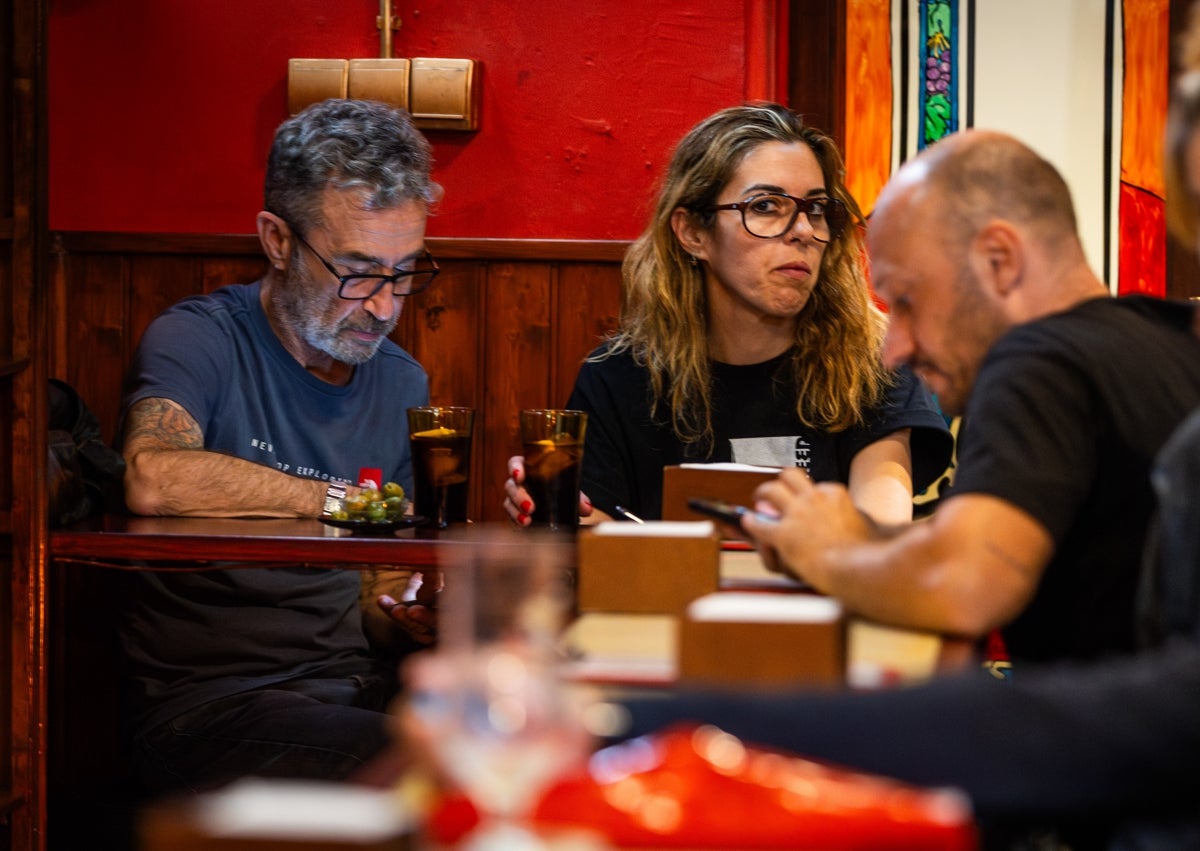 Imagen secundaria 1 - El bar de la calle Calatrava que recrea el espíritu de las antiguas bodegas