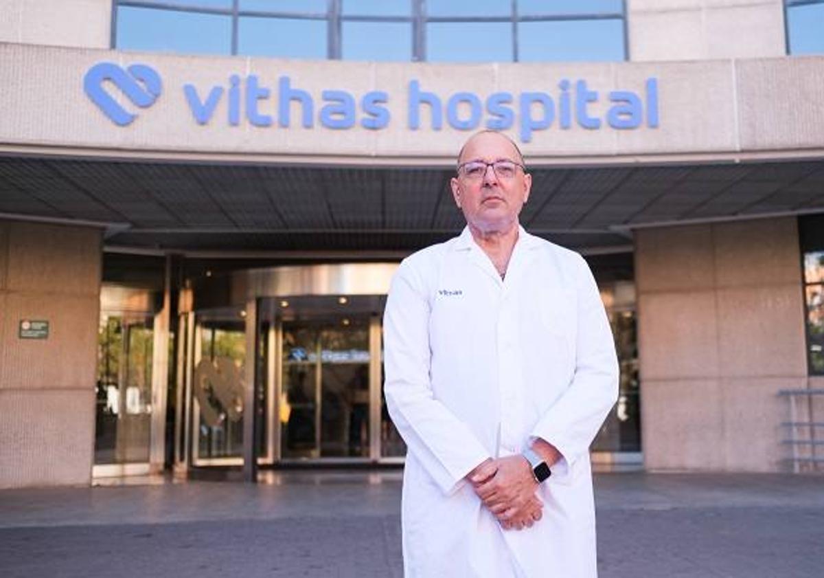 Imagen principal - Guillermo Pou, director de la Clínica de Hernia Especializada del Hospital Vithas Valencia 9 de Octubre