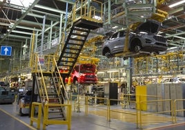 Trabajadores en la planta de Ford Almussafes.