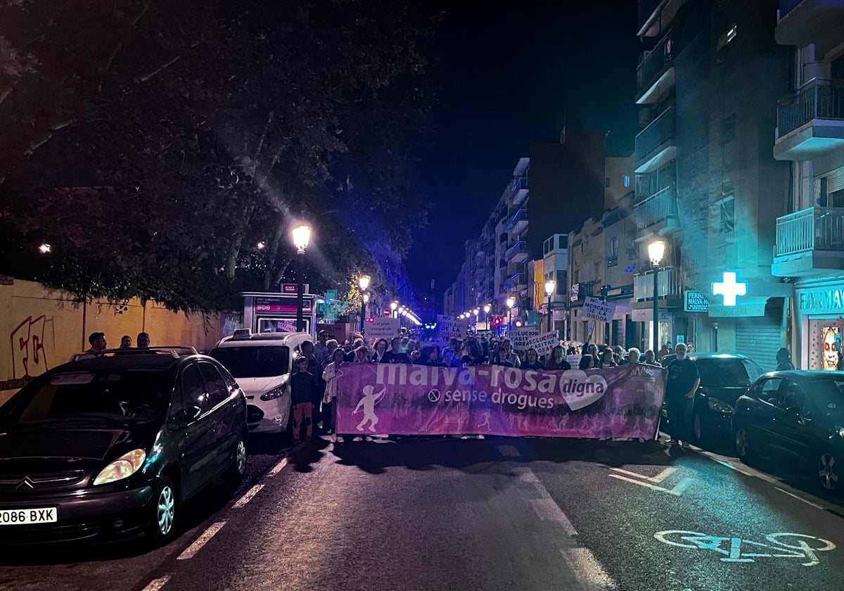 Cabecera de la manifestación en la avenida de la Malvarrosa.