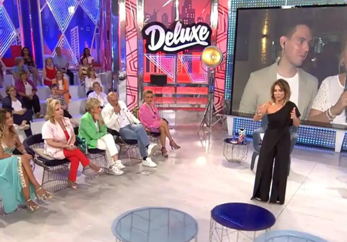 María Patiño presentando un programa de Sálvame Deluxe en una imagen de archivo.