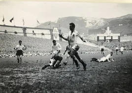Pasieguito, en el partido del 10 de enero del 54 con triunfo del Valencia (1-2).