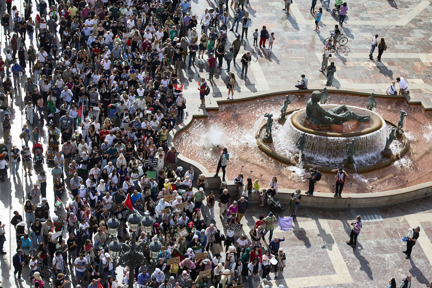 Miles de personas se manifestan en Valencia a favor de Palestina