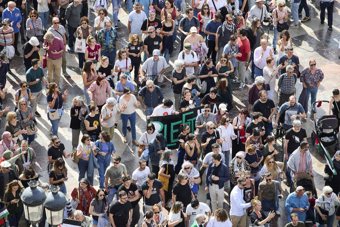 Miles de personas se manifestan en Valencia a favor de Palestina