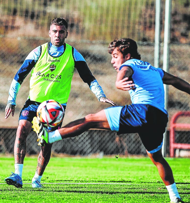 Entrenamiento del Levante, ayer en Zaragoza.