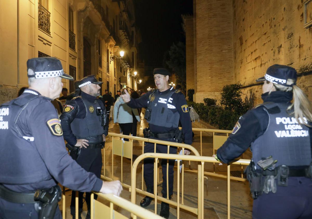 Dispositivo policial en Valencia la noche de Halloween.