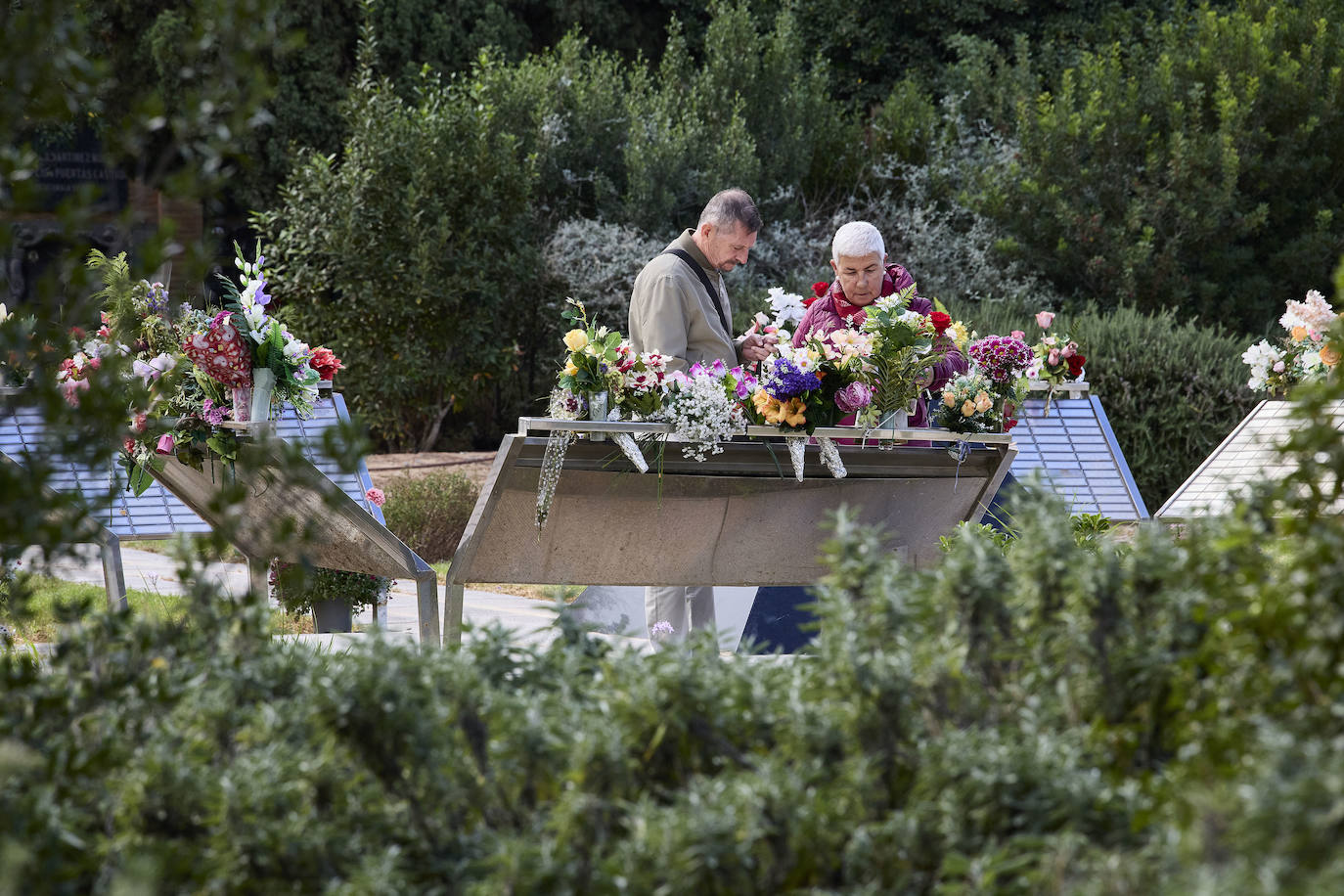 Masiva afluencia al cementerio de Valencia por Todos los Santos