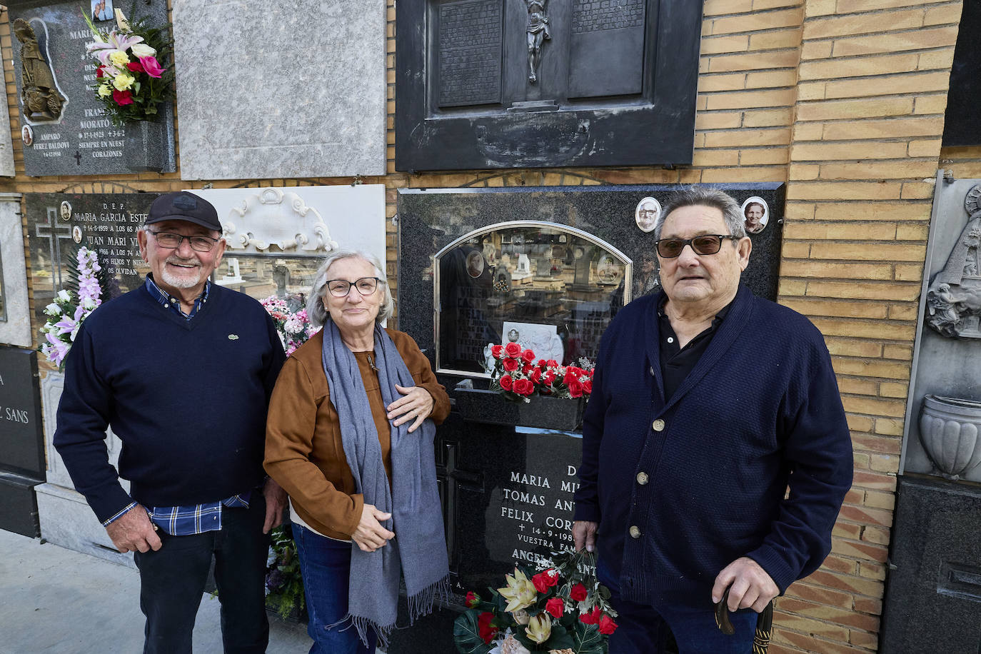 Masiva afluencia al cementerio de Valencia por Todos los Santos