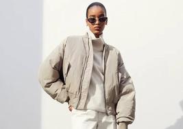 Bomber 'oversize' de plumón de H&M, por 129 euros en su web.