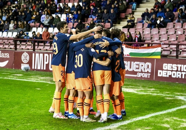 El Valencia celebra el primer gol ante el Logroñés.