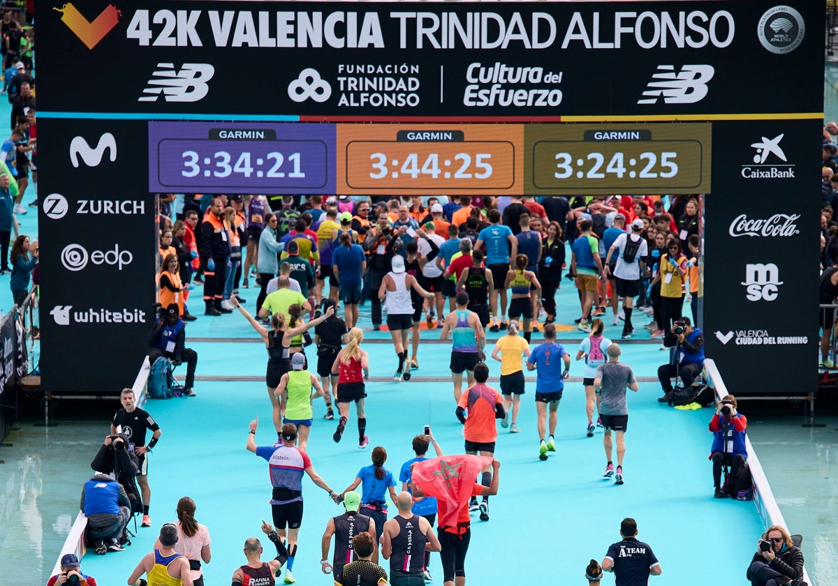 Llegada de corredores en la última edición del Maratón Valencia Trinidad Alfonso.