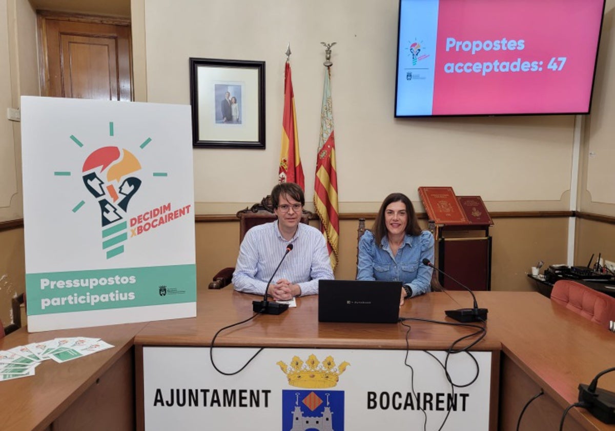 El alcalde de Bocairent y la concejala de Participación.