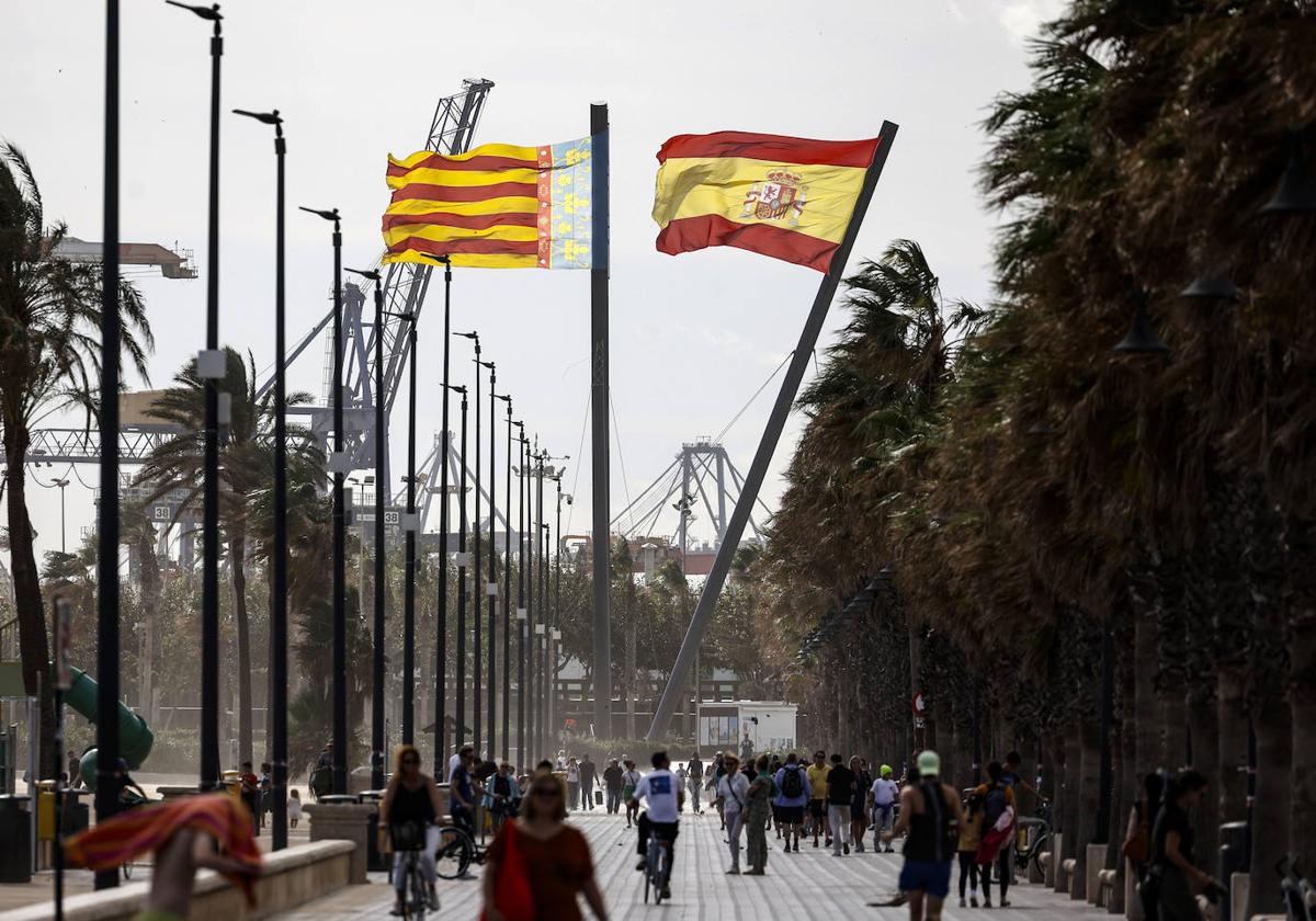 Fuerte temporal de viento este jueves en Valencia.