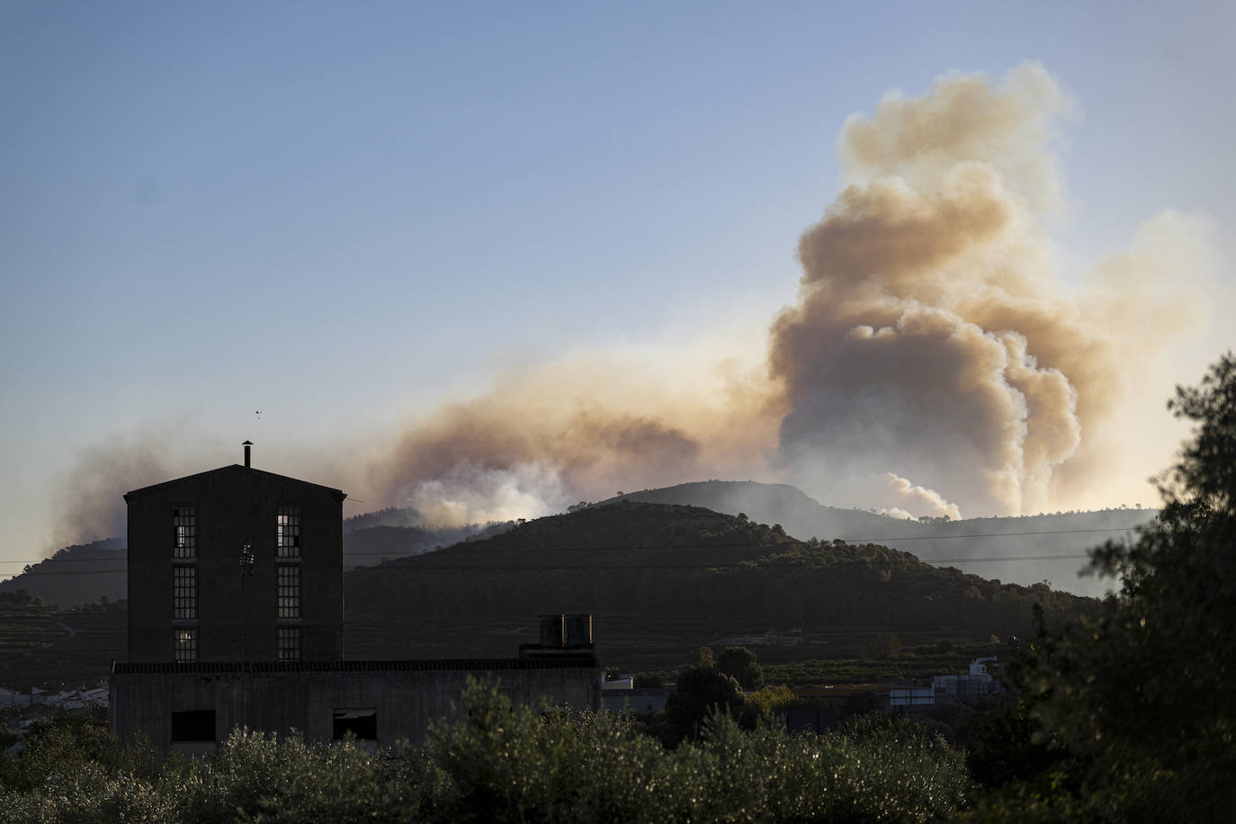 El incendio forestal de Montitxelvo, en imágenes