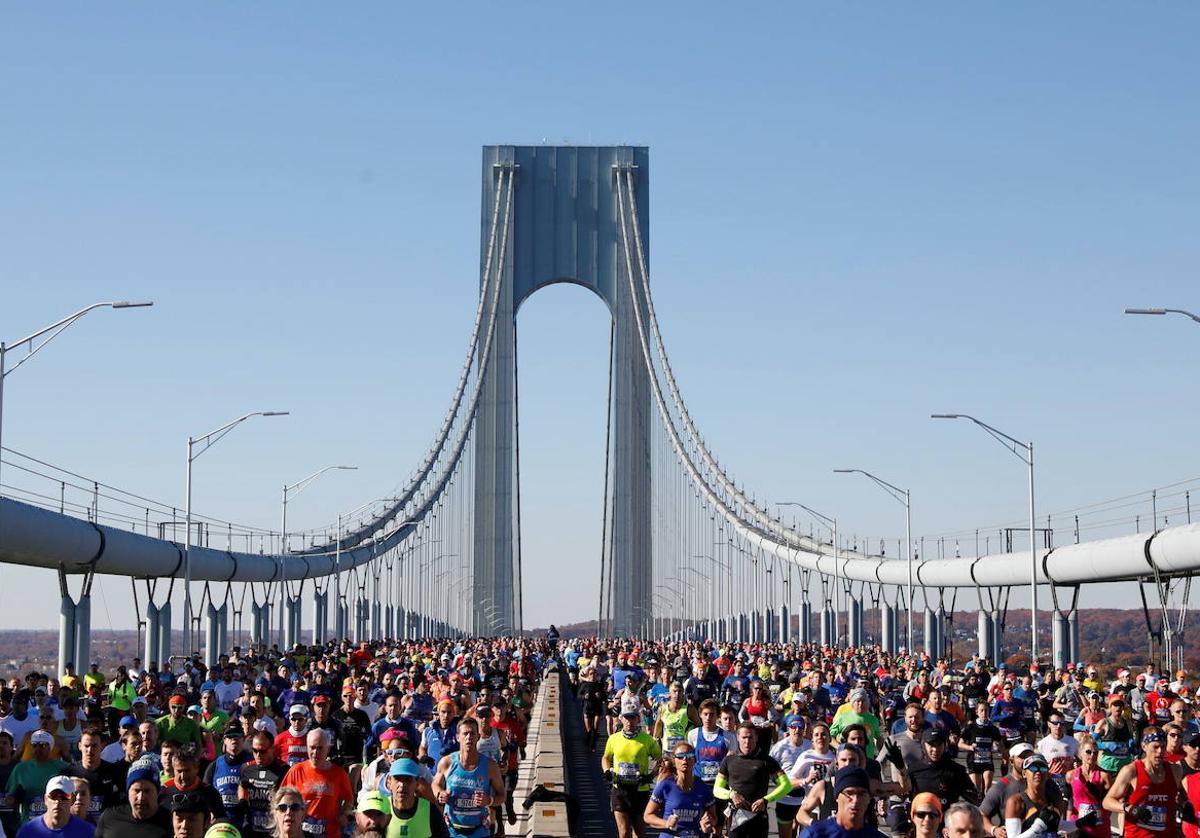 Corredores durante la travesía en el puente de Verrazzano