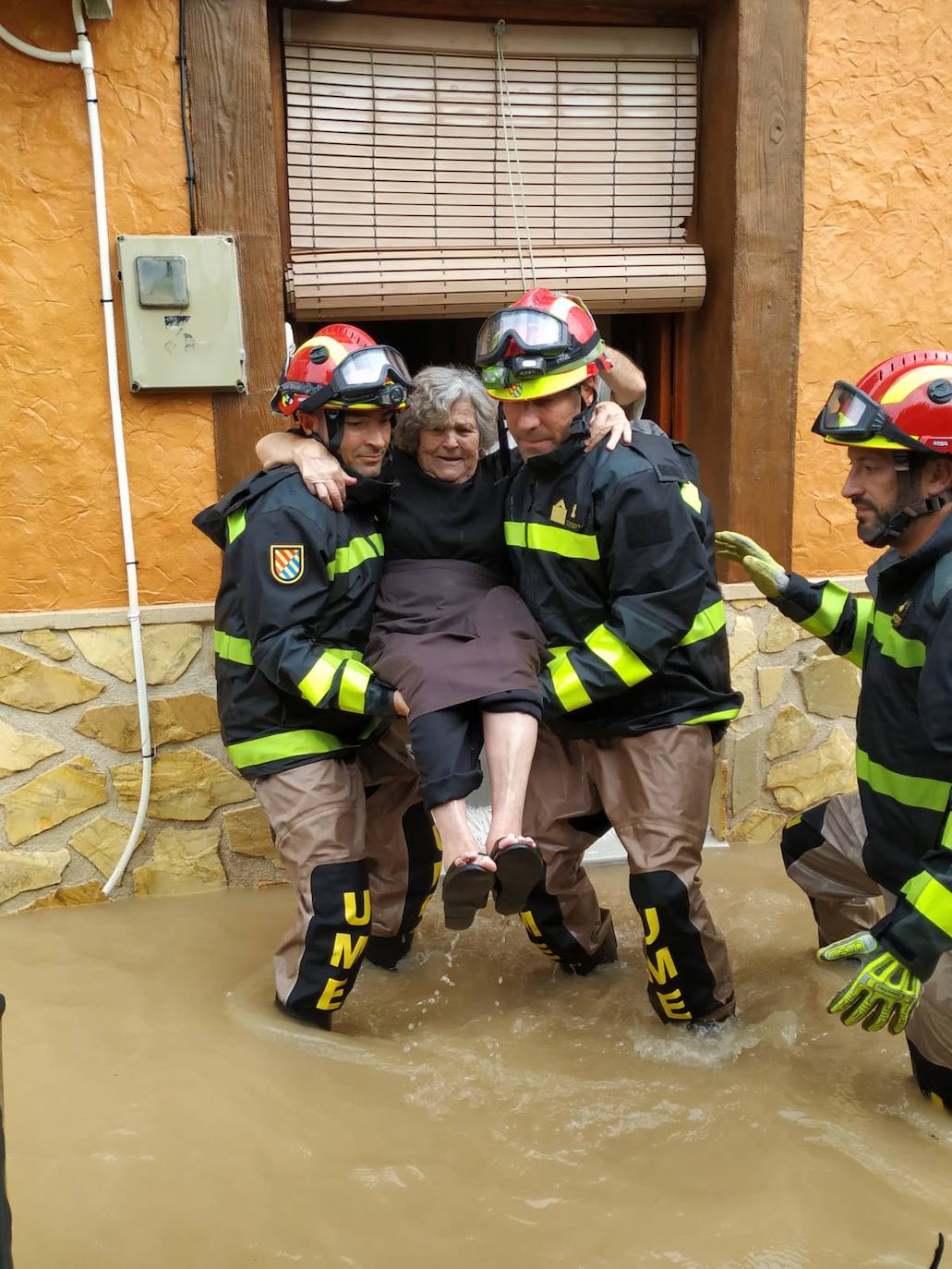 Los boinas amarillas, los centinelas del fuego y el agua