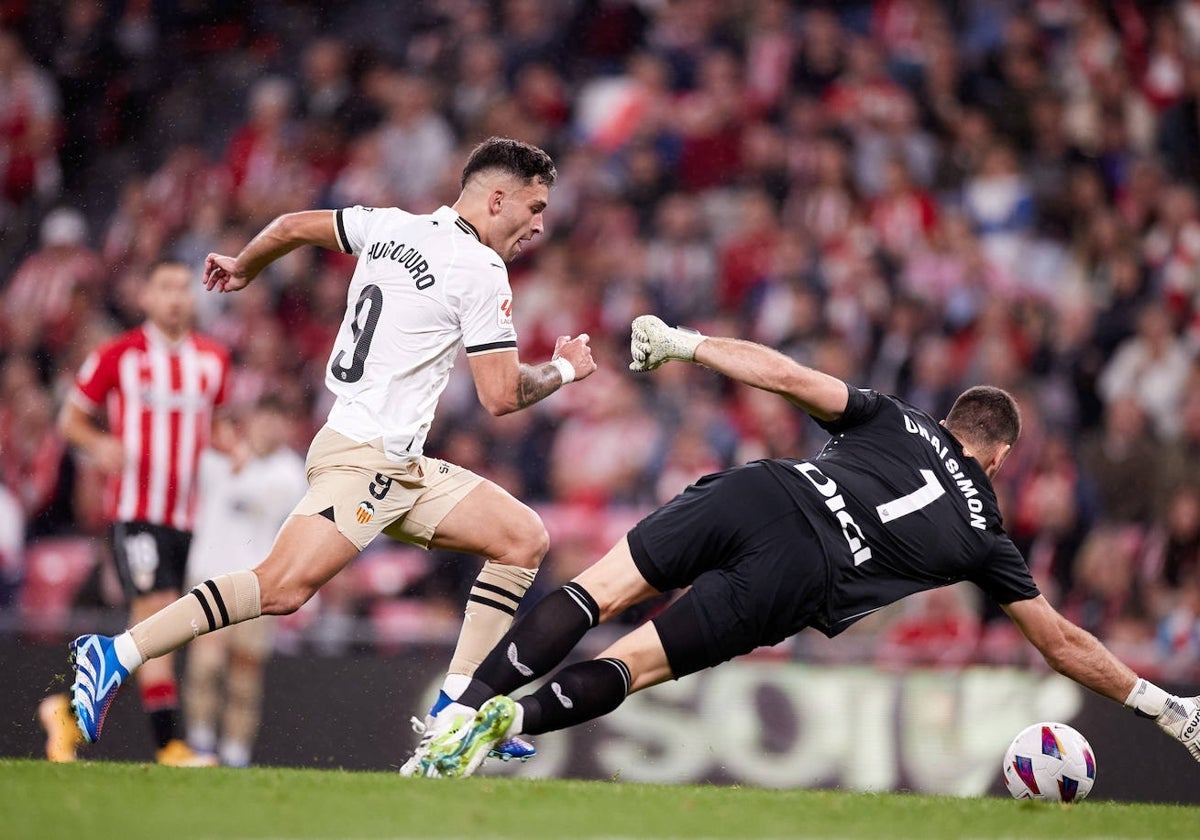 Hugo Duro, durante el partido en el Nuevo San Mamés de la jornada décima de Liga.