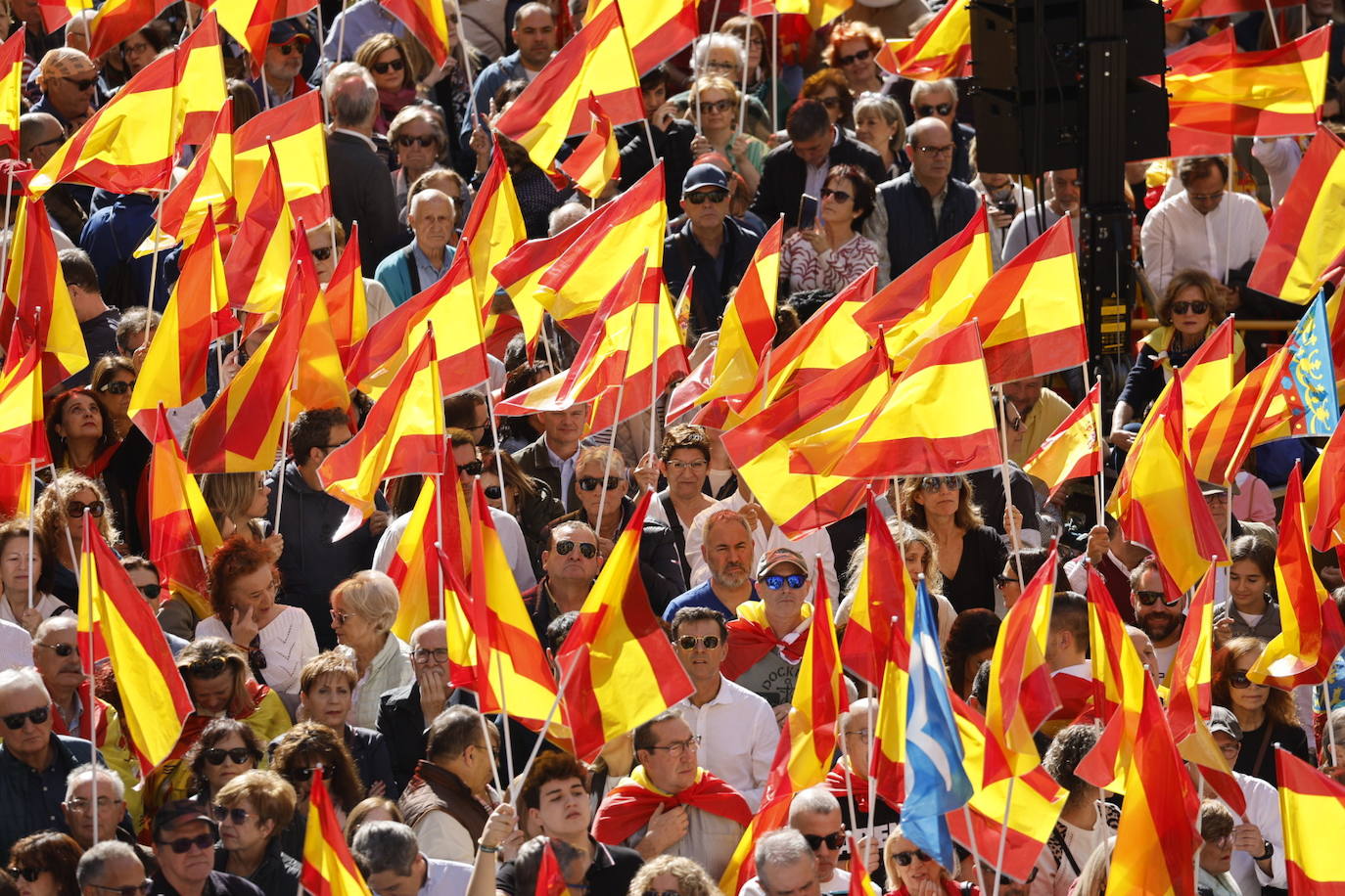 Feijóo llena la concentración en Valencia contra la amnistía