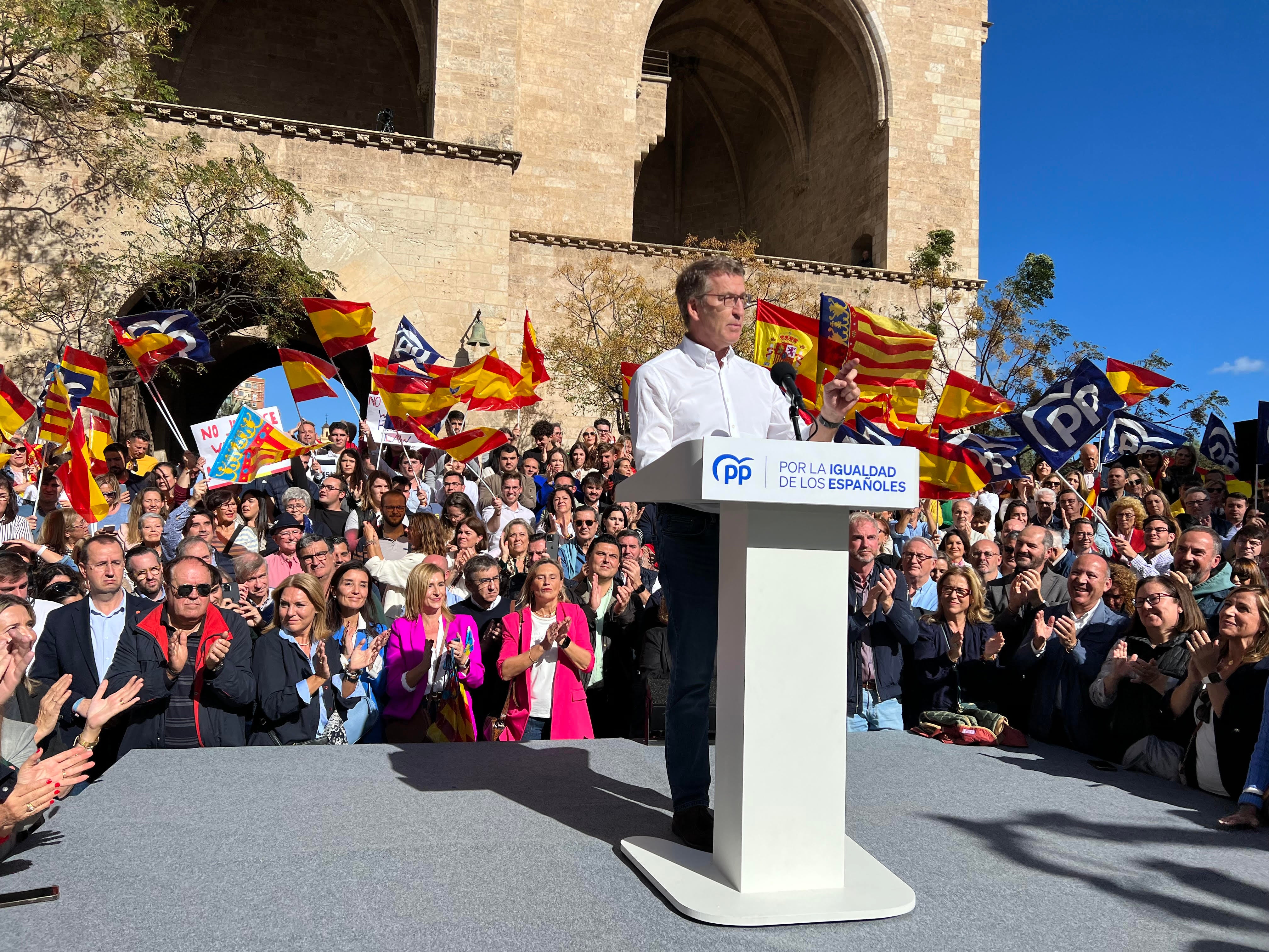 Feijóo llena la concentración en Valencia contra la amnistía