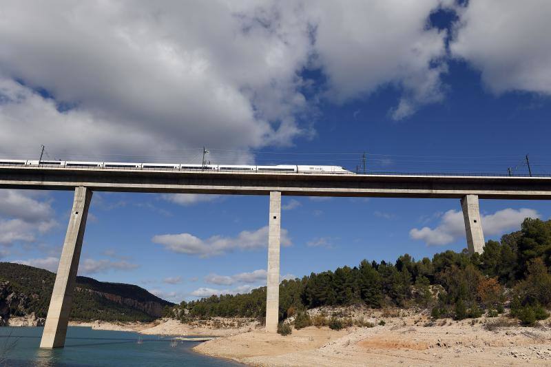 Así se levantan 3.600 toneladas del puente de Contreras