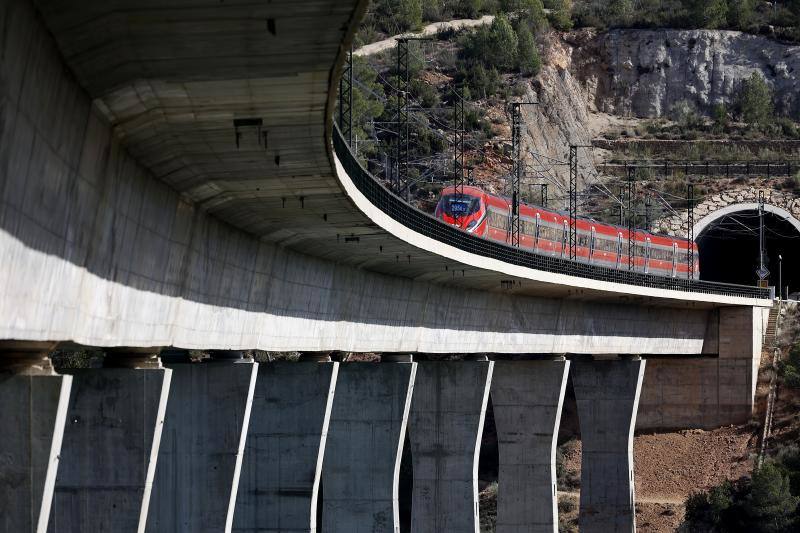 Así se levantan 3.600 toneladas del puente de Contreras