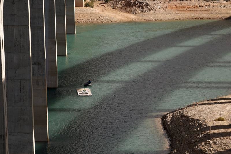 Así se levantan 3.600 toneladas del puente de Contreras