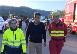 Mazón y la consellera Núñez, en el puesto de mando del incendio de Montitxelvo