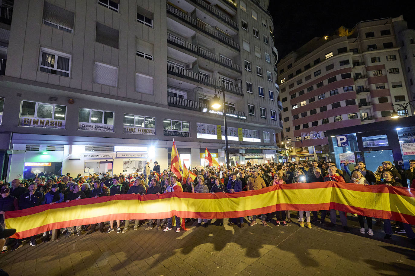 Segunda concentración contra la amnistía frente a la sede del PSPV