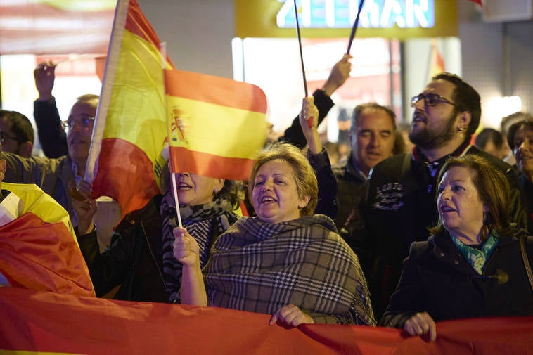 Protesta en valencia contra la amnistía.