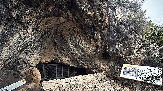 La Diputación de Alicante abre una nueva senda de acceso a la Cova de l'Or y ampliará el itinerario visitable