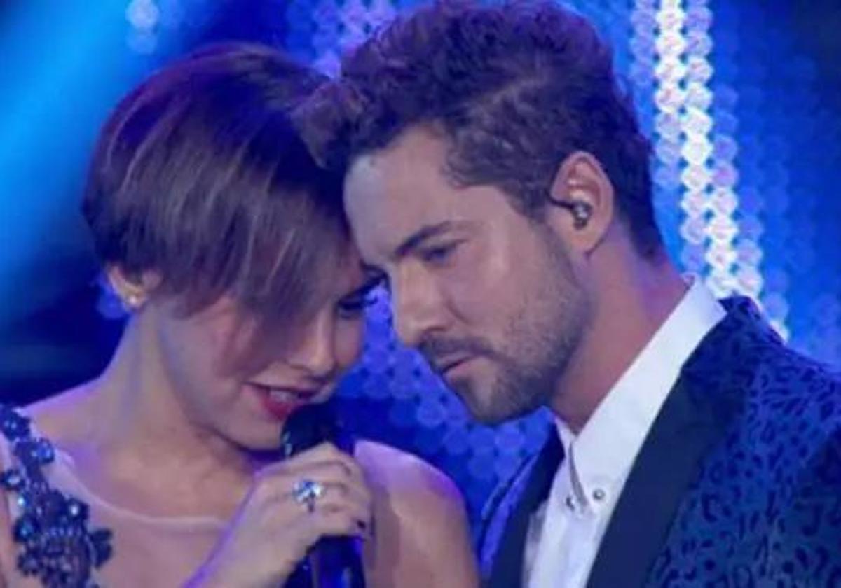 Chenoa y Bisbal cantan 'Escondidos' en el concierto de OT