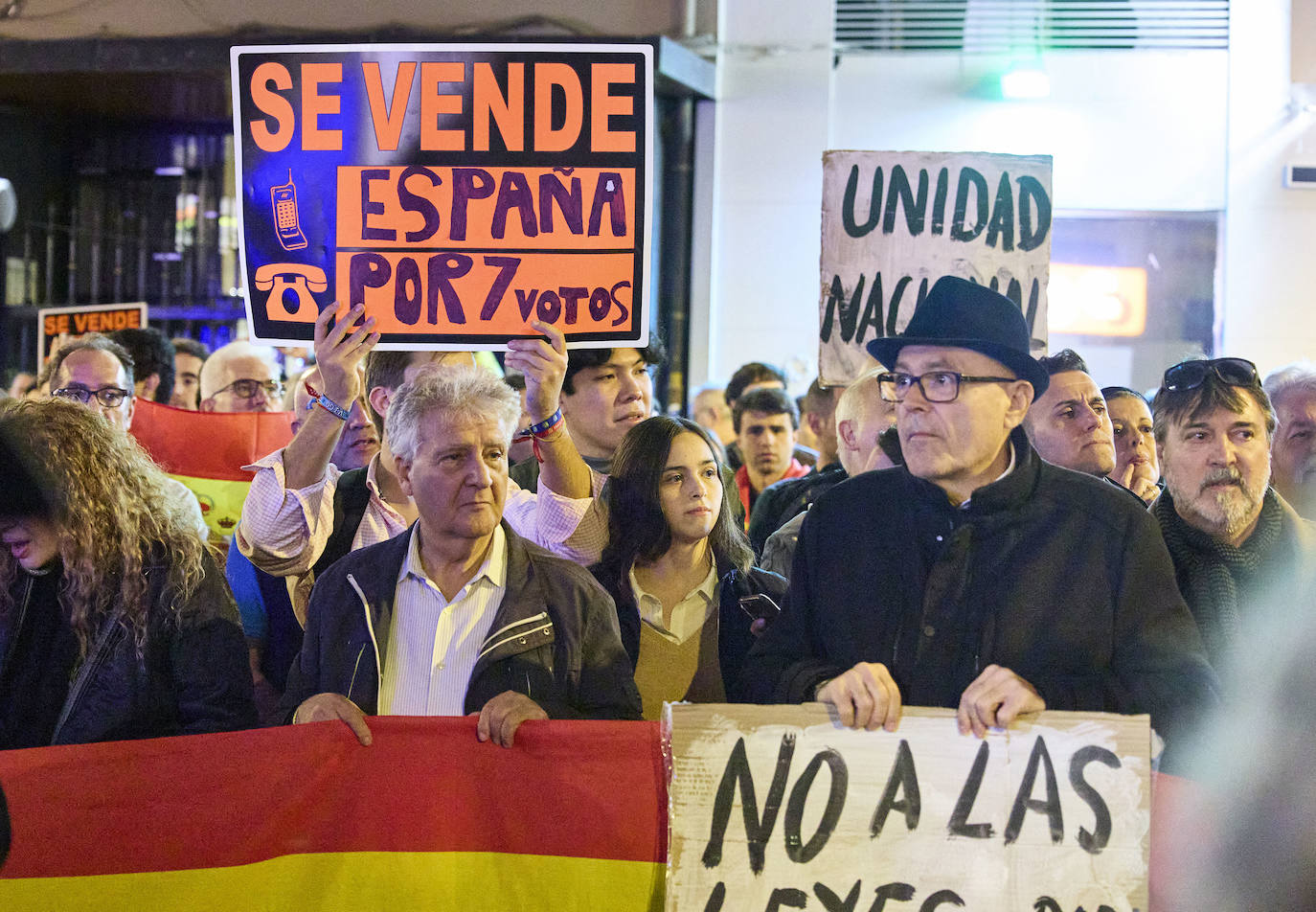 Protestas frente la sede del PSPV en Valencia por cuarta noche consecutiva