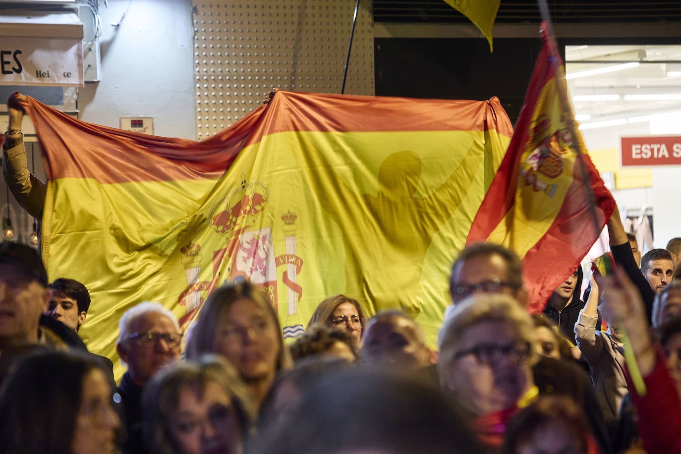 Protestas frente la sede del PSPV en Valencia por cuarta noche consecutiva