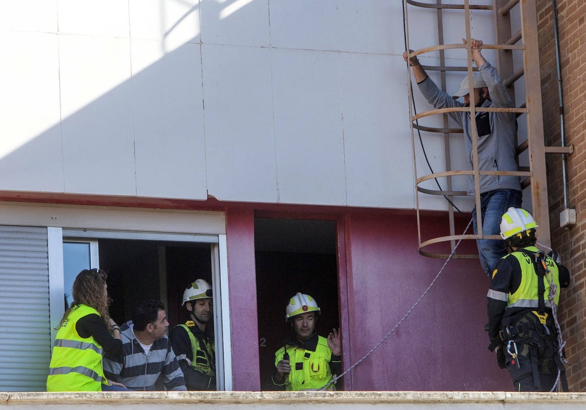 Práctica de incidente con conducta suicida en la central de Bomberos el viernes.