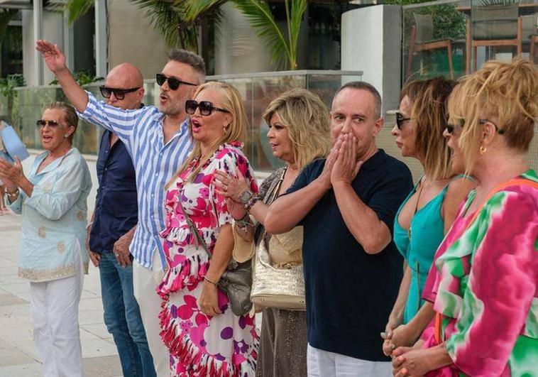 Chelo García Cortés, Kiko Matamoros, Kiko Hernández, Belén Esteban, Terelu Campos, Víctor Sandoval, María Patiño y Lydia Lozano, en un fotograma del 'reality'.