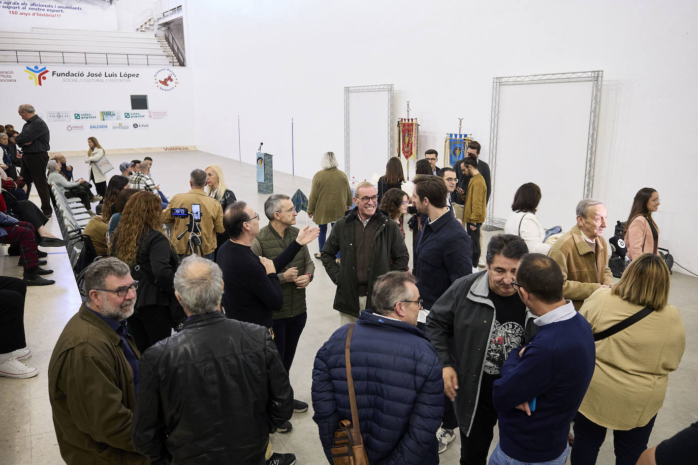 Una falla dedicada a la pilota: Rovellet ya es monumento