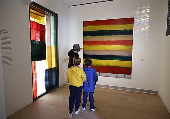 Los primeros visitantes estrenan el Centro de Arte Hortensia Herrero