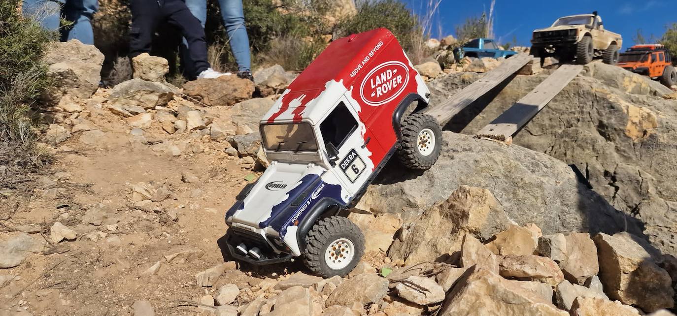 Fotos: Los aficionados al RC &#039;crawling&#039; se citan en Valencia con espectaculares coches teledirigidos