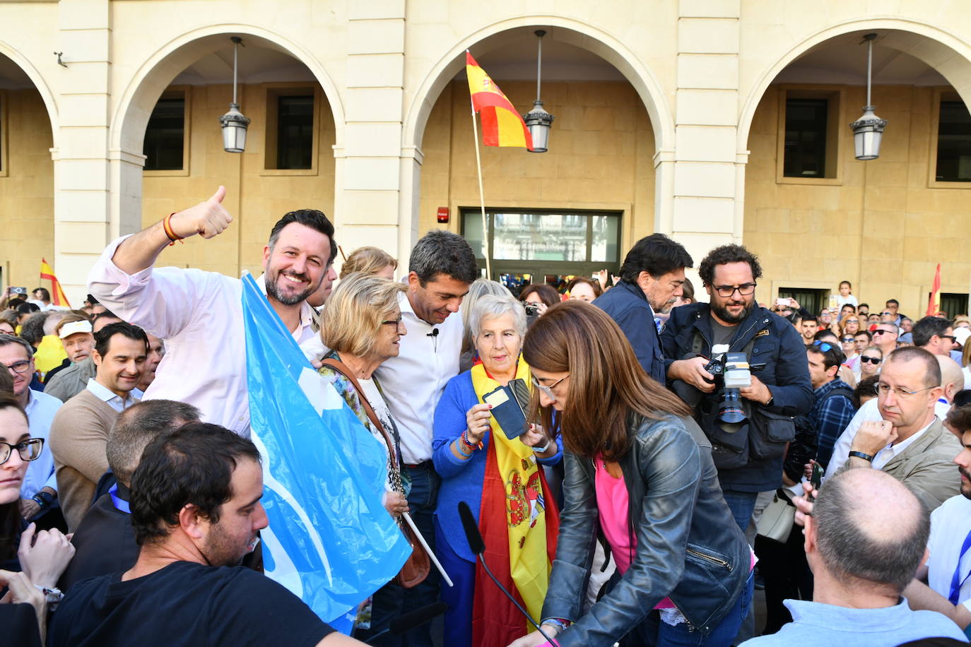 Fotos de la concentración en Alicante contra la amnistía