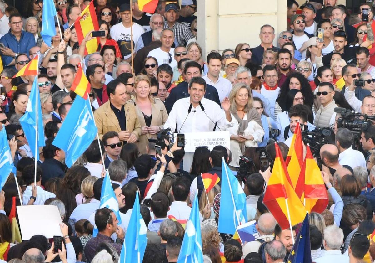 Mazón durante su intervención en la concentración de Alicante.