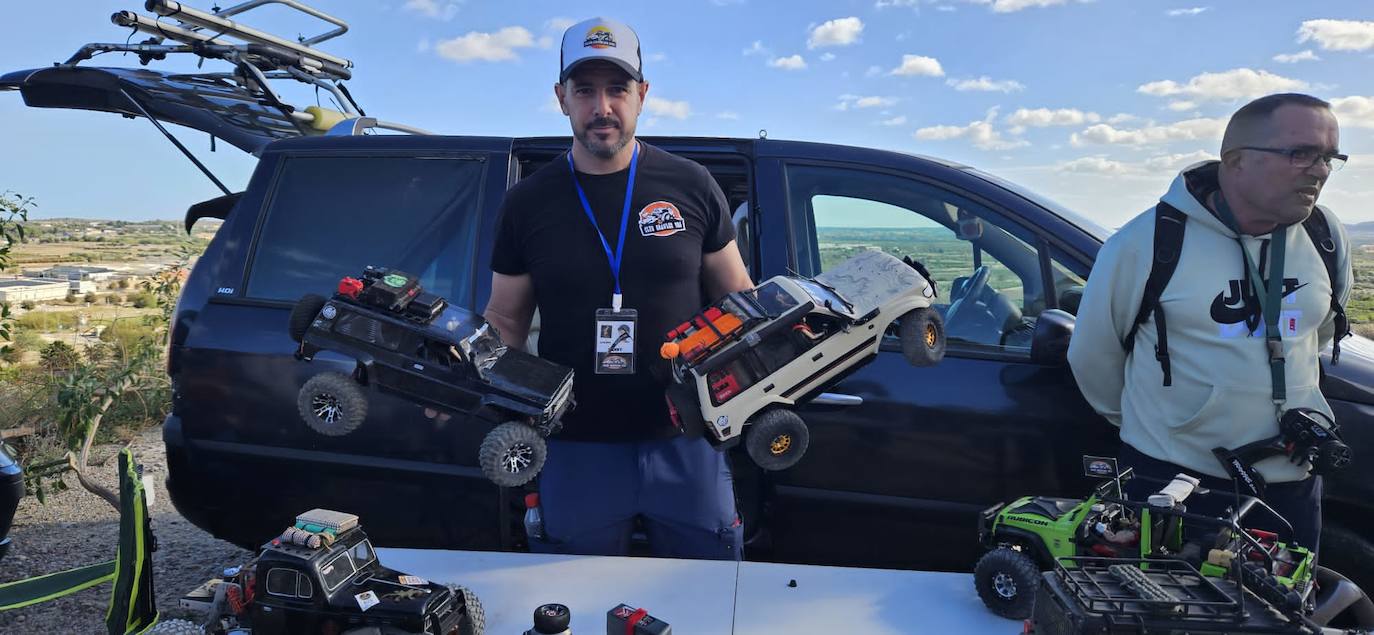 Fotos: Los aficionados al RC &#039;crawling&#039; se citan en Valencia con espectaculares coches teledirigidos